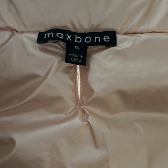 Dog puffer vest. New. Never worn - Picture 5 of 5